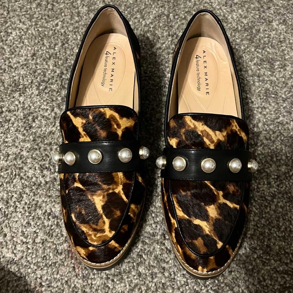 Womens Alex Marie Leopard Print Classic Loafer‎ size 7.5 Like New